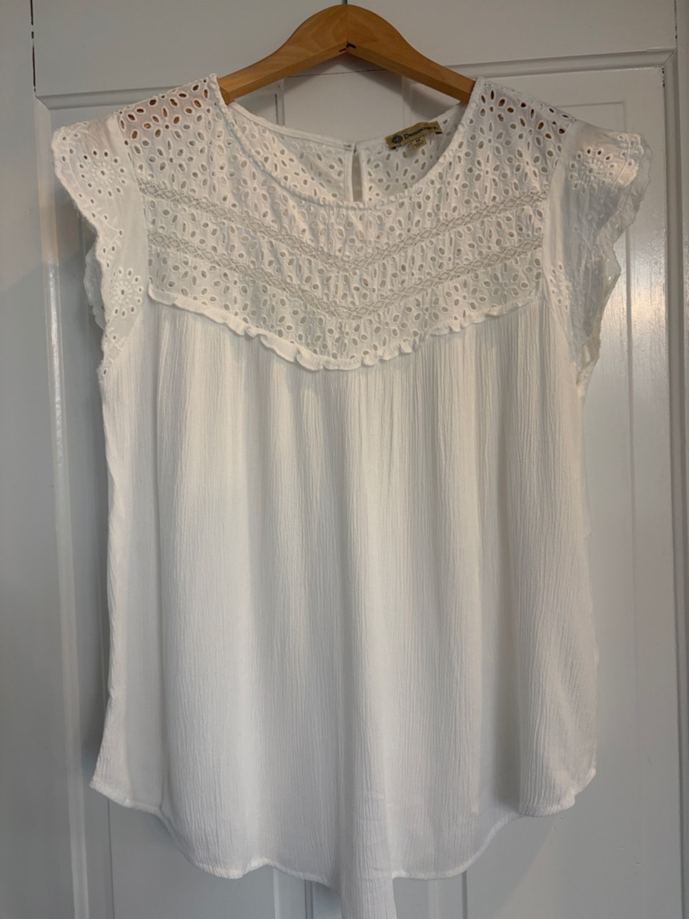 Democracy White Eyelet Yoke Cap Sleeve Top Size Medium